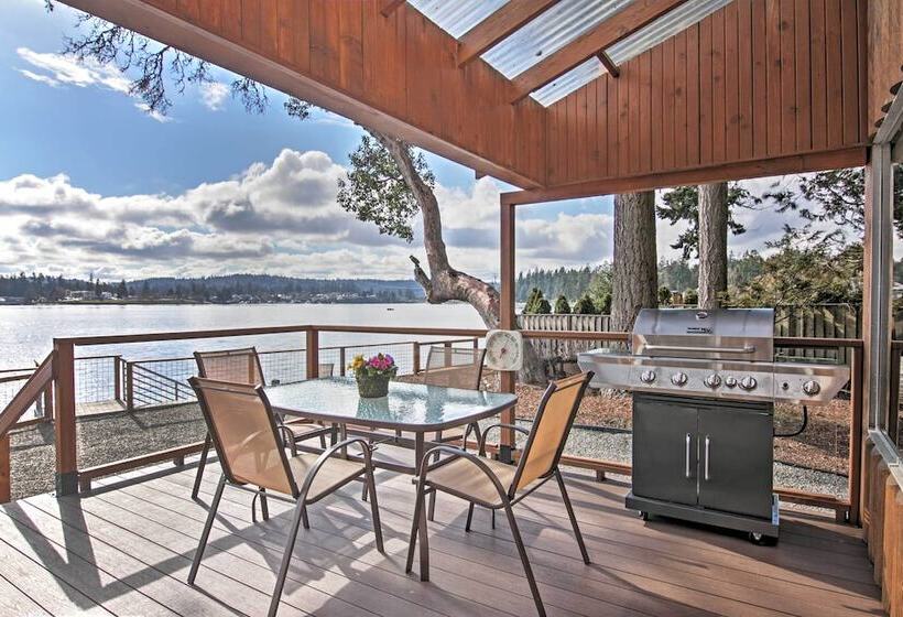 Gorgeous Poulsbo Waterfront Home On Liberty Bay!