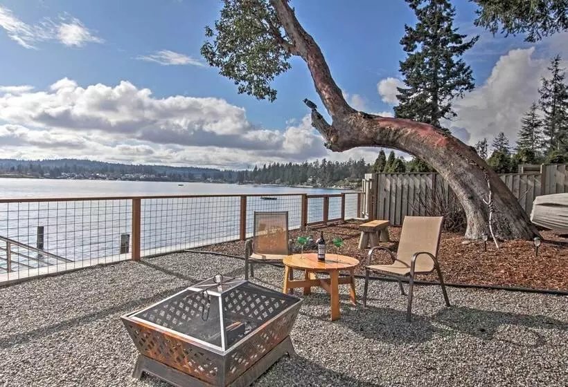 Gorgeous Poulsbo Waterfront Home On Liberty Bay!