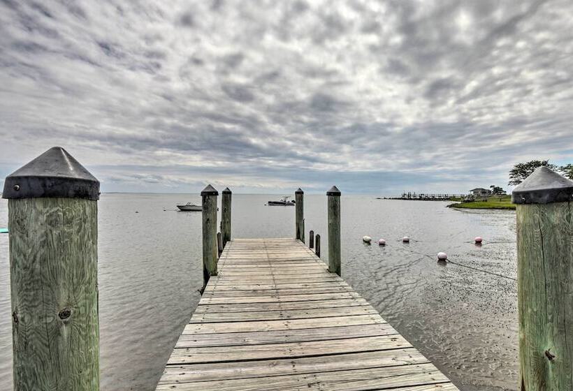 Grandma S Cottage  W/ Sunroom: Walk To Beach