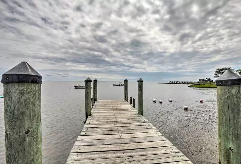 Grandma S Cottage  W/ Sunroom: Walk To Beach