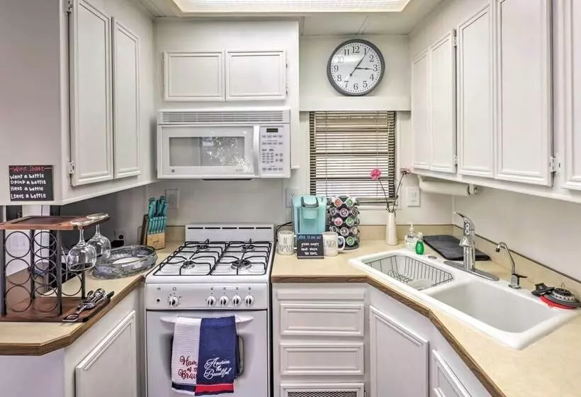 Cozy Lake Havasu City Home W/ Dock & Beach Access!