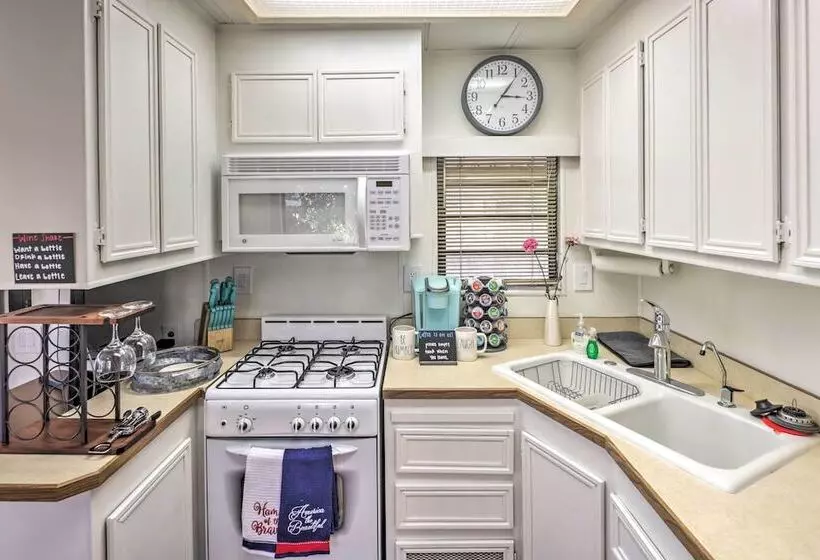 Cozy Lake Havasu City Home W/ Dock & Beach Access!