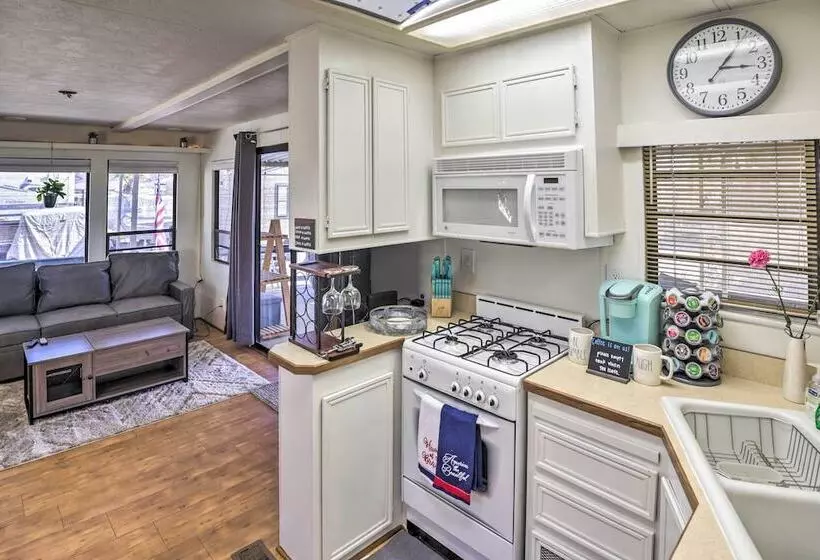 Cozy Lake Havasu City Home W/ Dock & Beach Access!