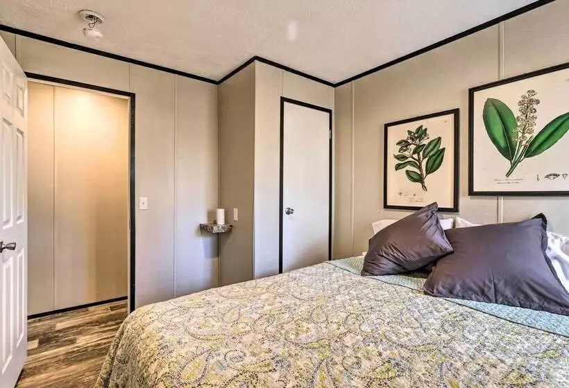 Lakefront Wetumpka Escape W/ Furnished Deck!