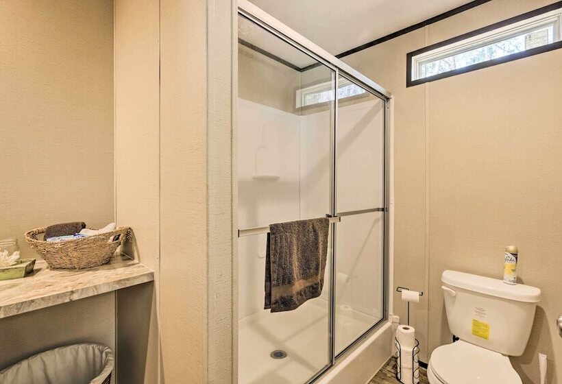 Lakefront Wetumpka Escape W/ Furnished Deck!