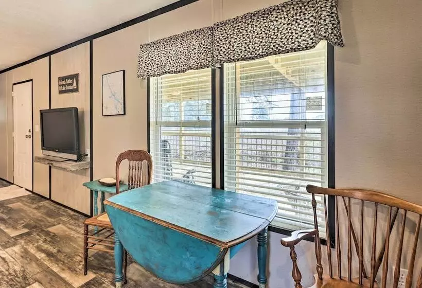 Lakefront Wetumpka Escape W/ Furnished Deck!