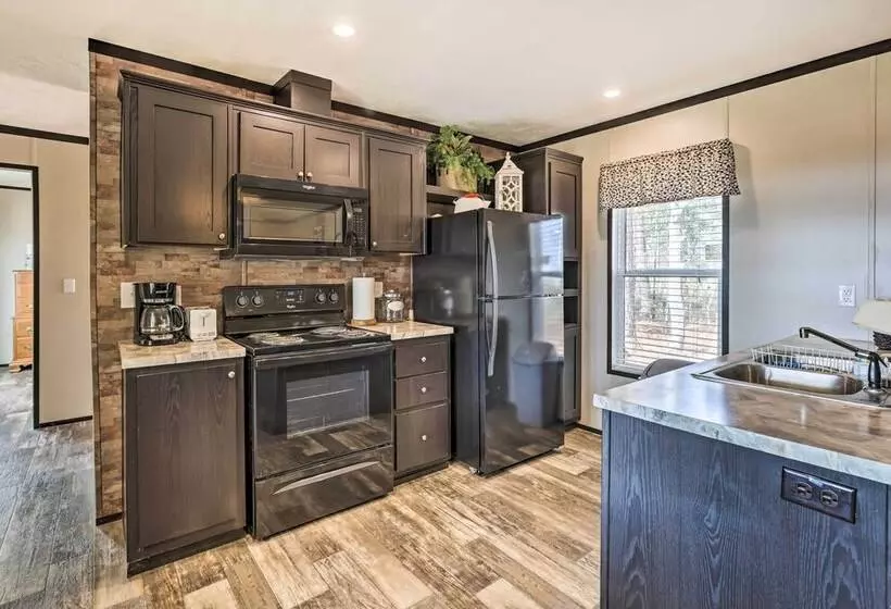 Lakefront Wetumpka Escape W/ Furnished Deck!