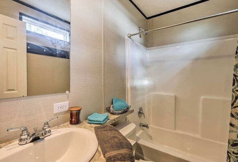 Lakefront Wetumpka Escape W/ Furnished Deck!