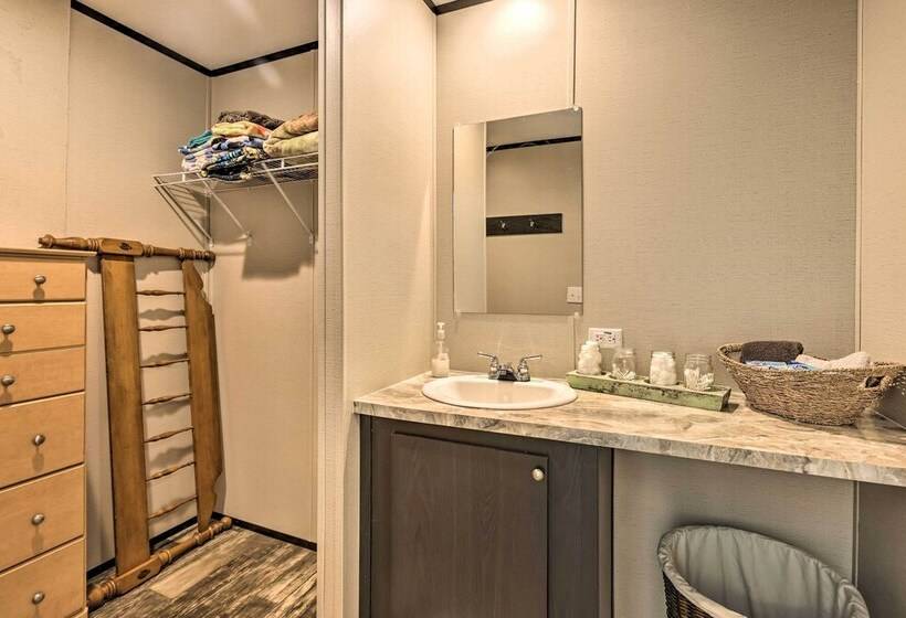 Lakefront Wetumpka Escape W/ Furnished Deck!