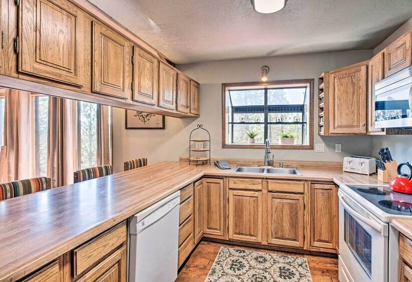 Hot Tub, Game Room: Spacious Angel Fire Retreat!