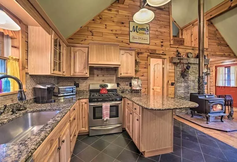 Lovely Fort Ann Lodge   10 Mi To Lake George!