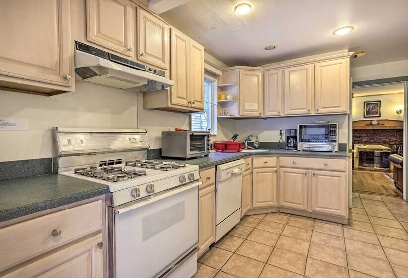 Lovely Home Near Fdu & Holy Name Hospital!