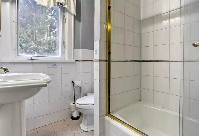 Lovely Home Near Fdu & Holy Name Hospital!