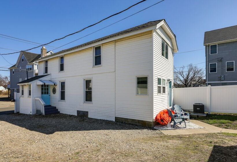 Milford Vacation Rental: Steps To The Beach!