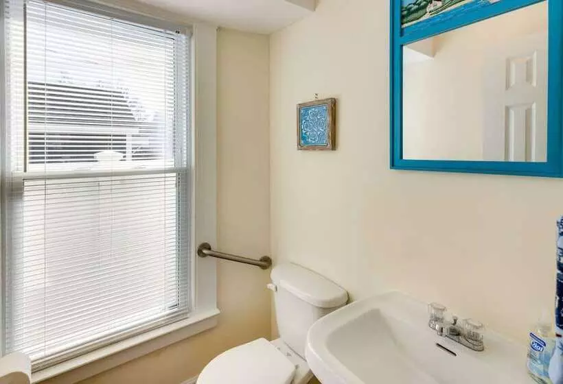 Milford Vacation Rental: Steps To The Beach!