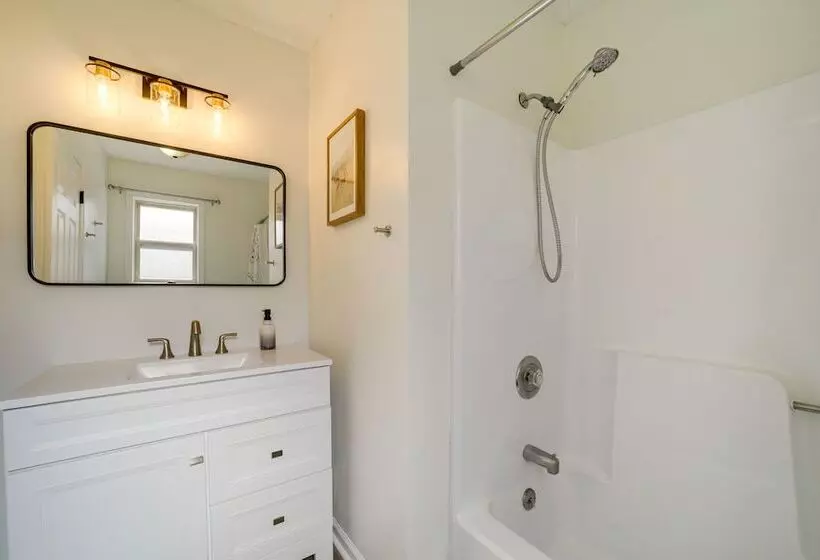 Peaceful Candler Cabin W/ Private Hot Tub!