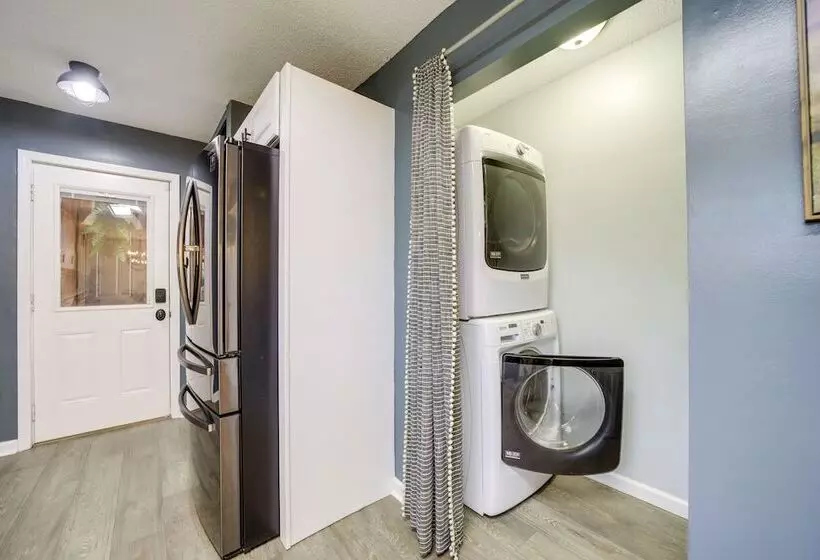 Peaceful Candler Cabin W/ Private Hot Tub!