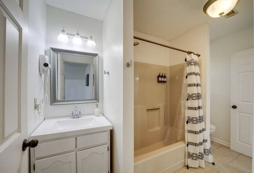 Peaceful Candler Cabin W/ Private Hot Tub!