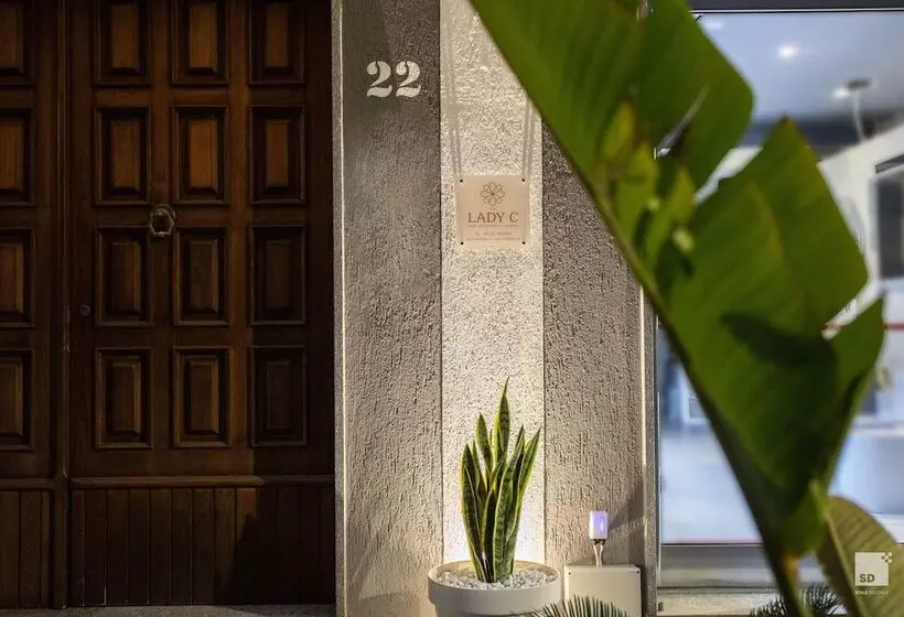ペンション The Lady C   High Apartments
