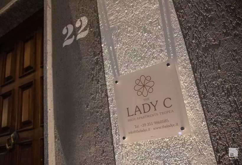 ペンション The Lady C   High Apartments