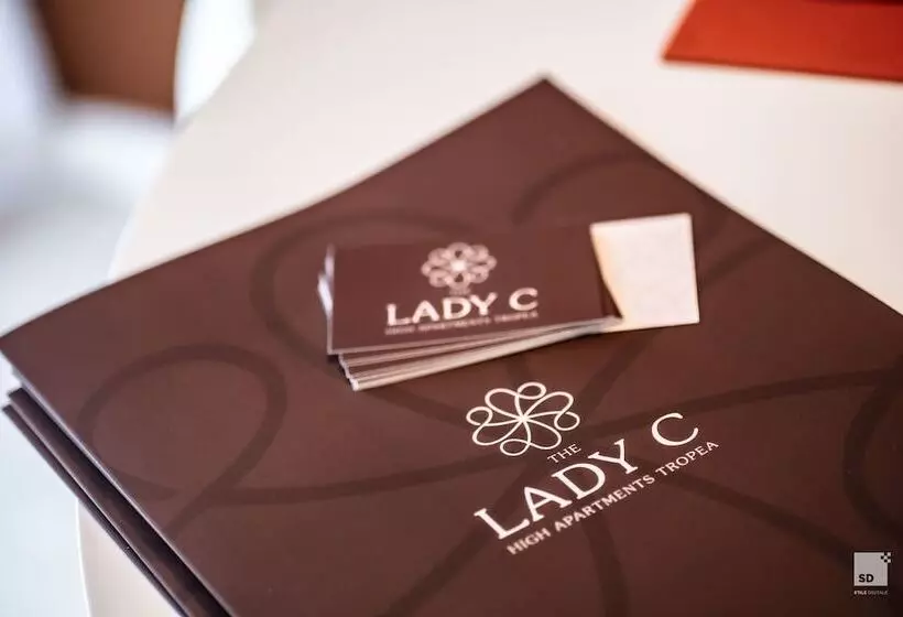 ペンション The Lady C   High Apartments
