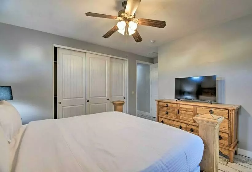 Luxe Phoenix Home: Desert Butte View & Heated Pool