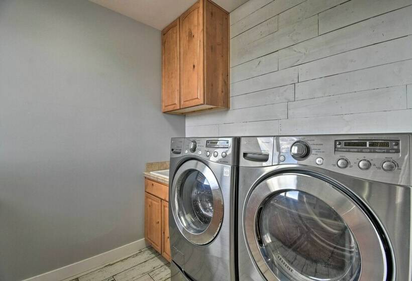 Luxe Phoenix Home: Desert Butte View & Heated Pool