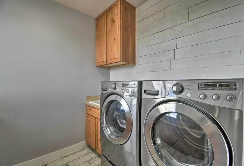 Luxe Phoenix Home: Desert Butte View & Heated Pool