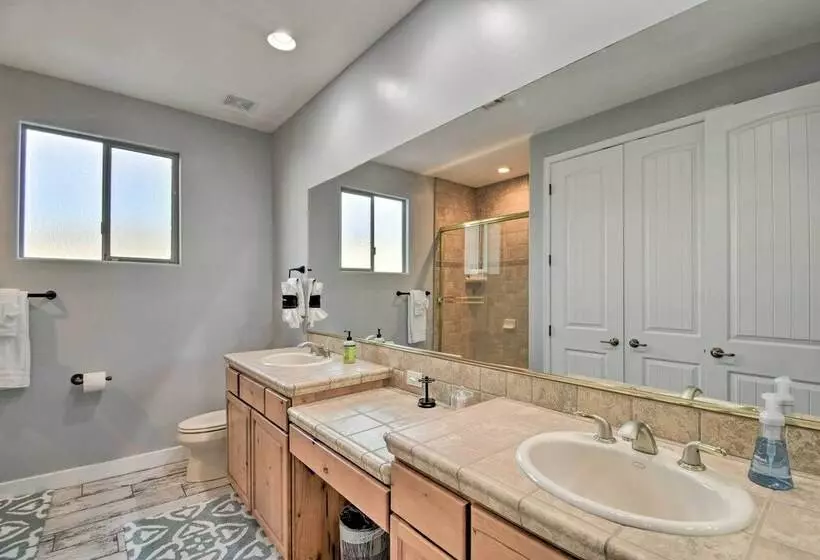 Luxe Phoenix Home: Desert Butte View & Heated Pool