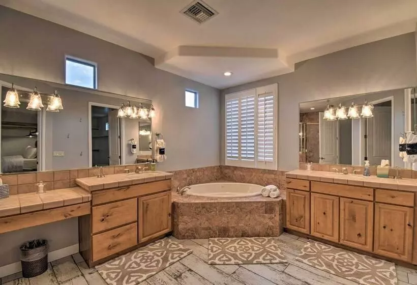 Luxe Phoenix Home: Desert Butte View & Heated Pool