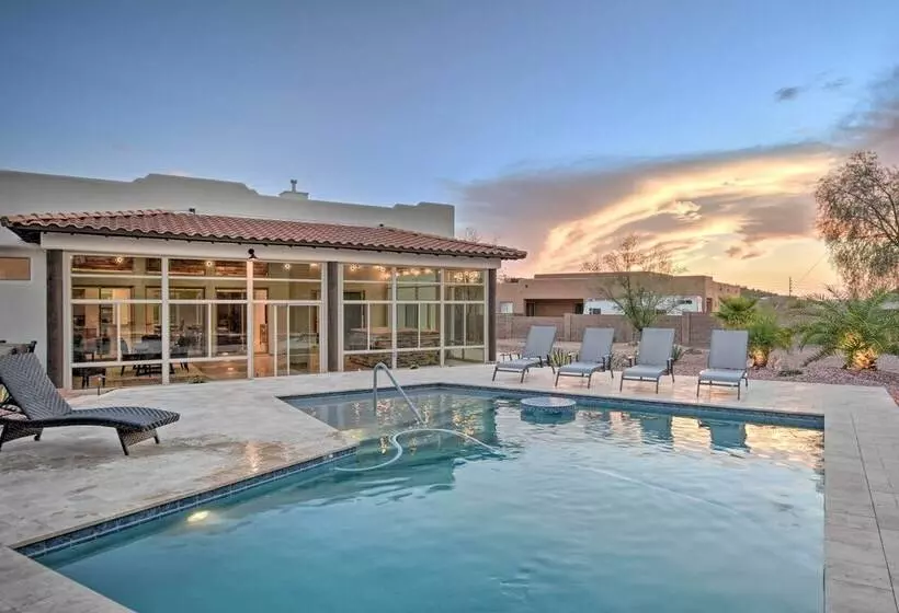 Luxe Phoenix Home: Desert Butte View & Heated Pool