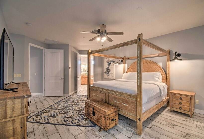 Luxe Phoenix Home: Desert Butte View & Heated Pool