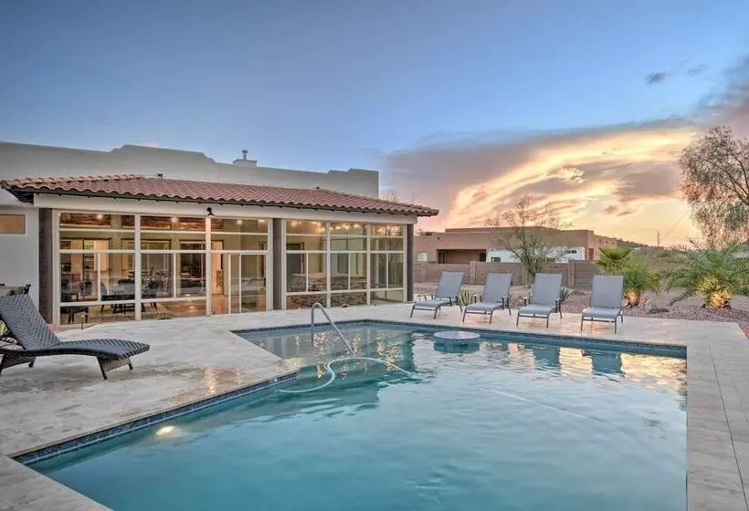 Luxe Phoenix Home: Desert Butte View & Heated Pool