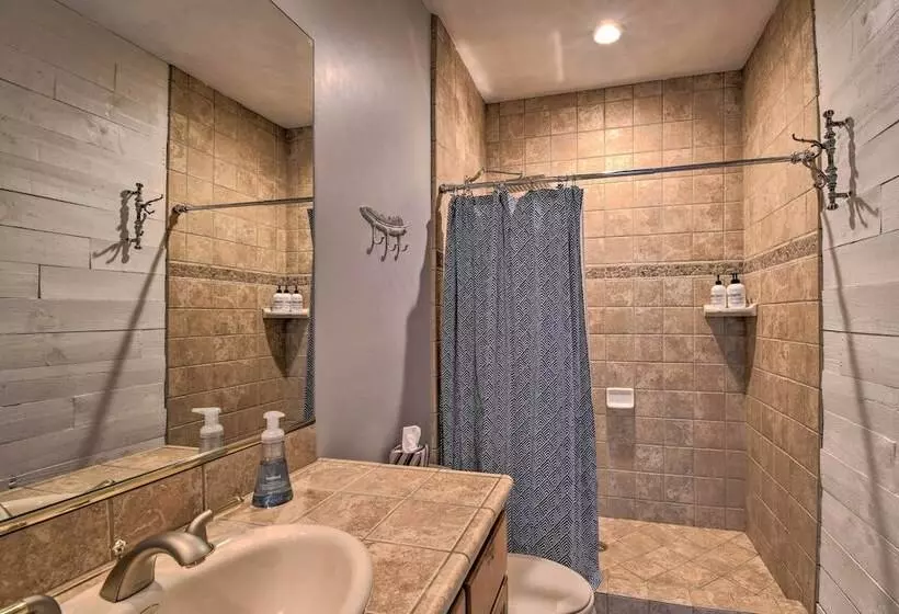 Luxe Phoenix Home: Desert Butte View & Heated Pool