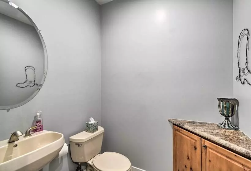 Luxe Phoenix Home: Desert Butte View & Heated Pool