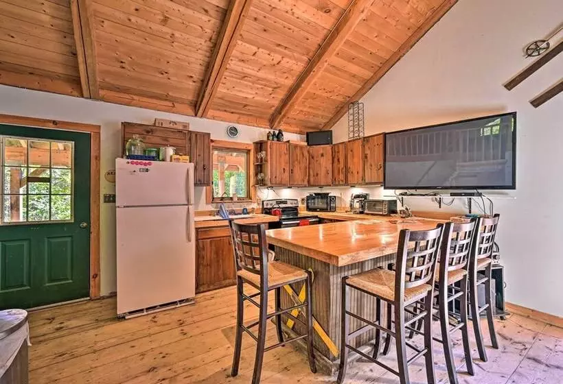 Remote Cabin W/ Fire Pit: 3 Miles To Stowe Mtn!