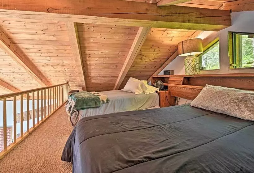 Remote Cabin W/ Fire Pit: 3 Miles To Stowe Mtn!