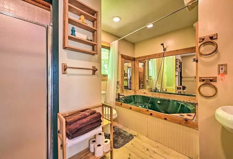 Remote Cabin W/ Fire Pit: 3 Miles To Stowe Mtn!