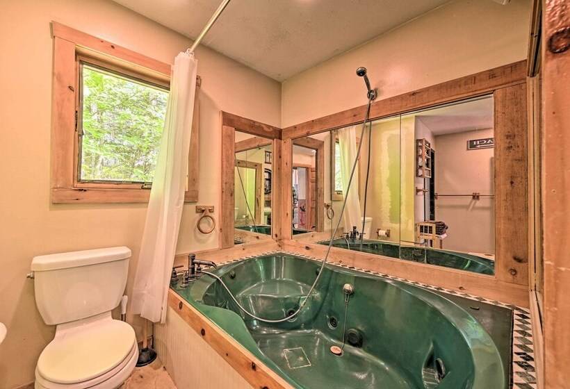 Remote Cabin W/ Fire Pit: 3 Miles To Stowe Mtn!