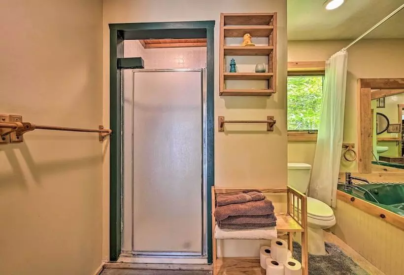 Remote Cabin W/ Fire Pit: 3 Miles To Stowe Mtn!