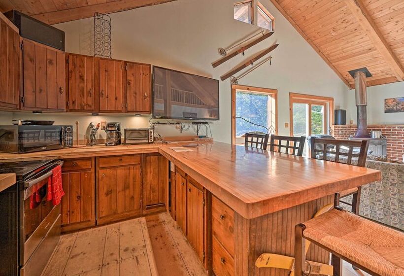 Remote Cabin W/ Fire Pit: 3 Miles To Stowe Mtn!