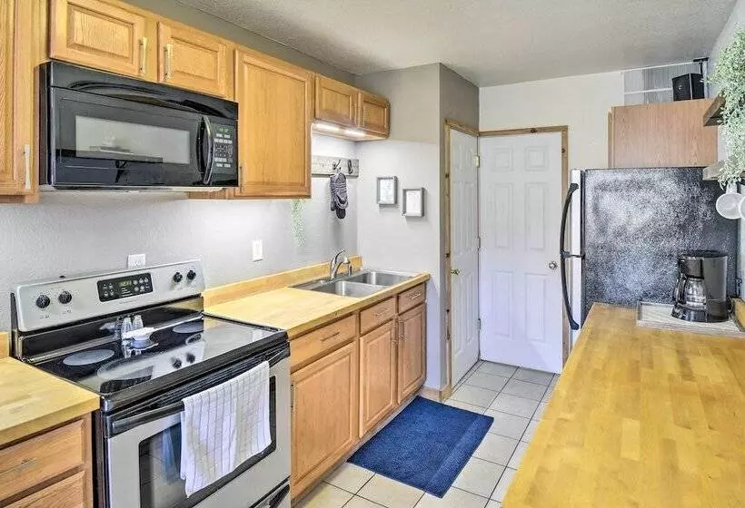 Riverfront Dixon, Illinois, Vacation Rental!