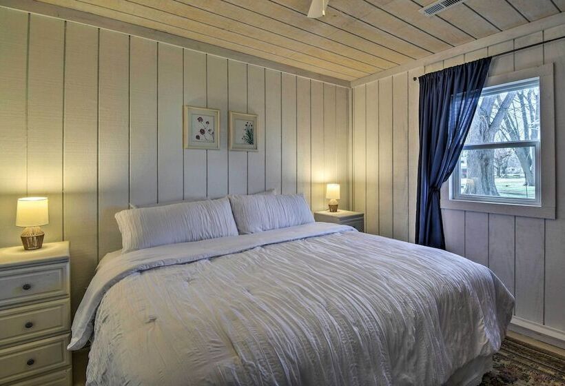 Riverfront Dixon, Illinois, Vacation Rental!