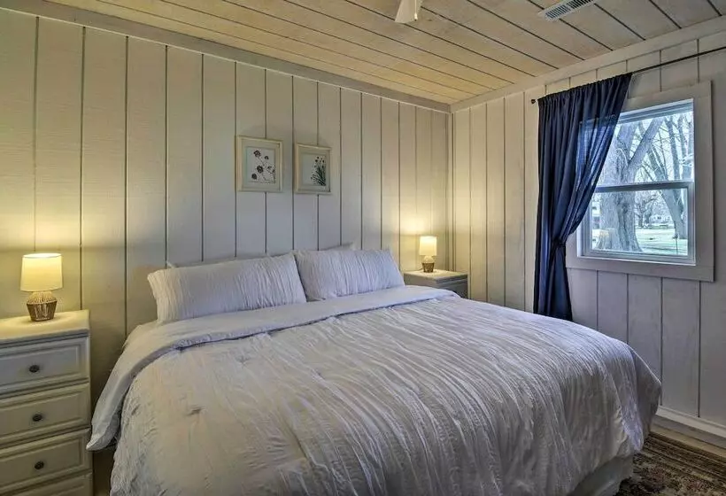 Riverfront Dixon, Illinois, Vacation Rental!