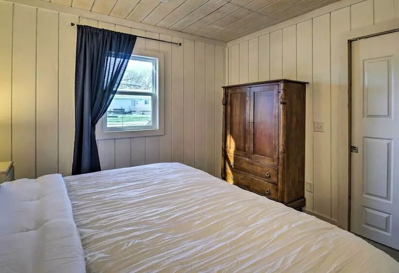 Riverfront Dixon, Illinois, Vacation Rental!