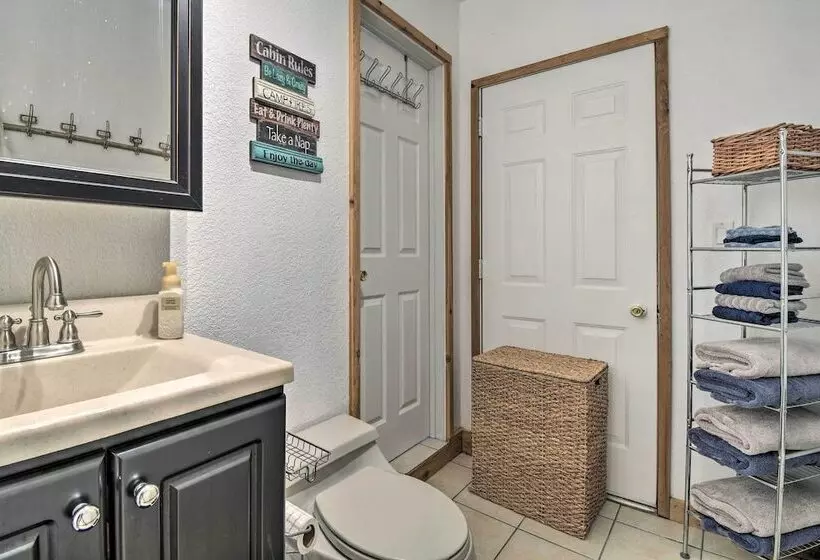 Riverfront Dixon, Illinois, Vacation Rental!