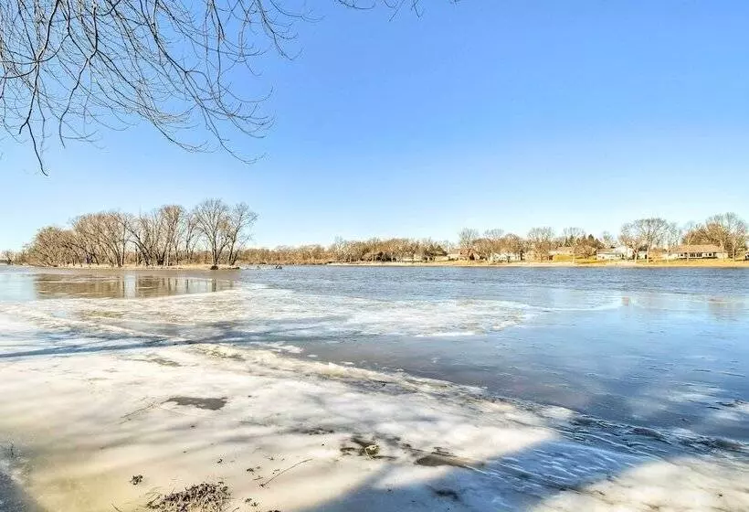Riverfront Dixon, Illinois, Vacation Rental!