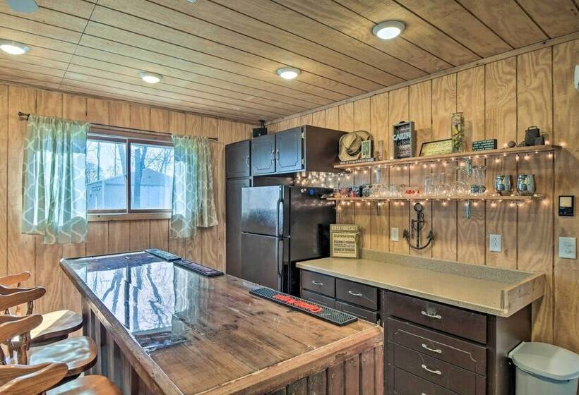 Riverfront Dixon, Illinois, Vacation Rental!