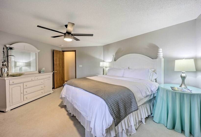 Spacious Beaver Lake Home W/ Stunning Views!