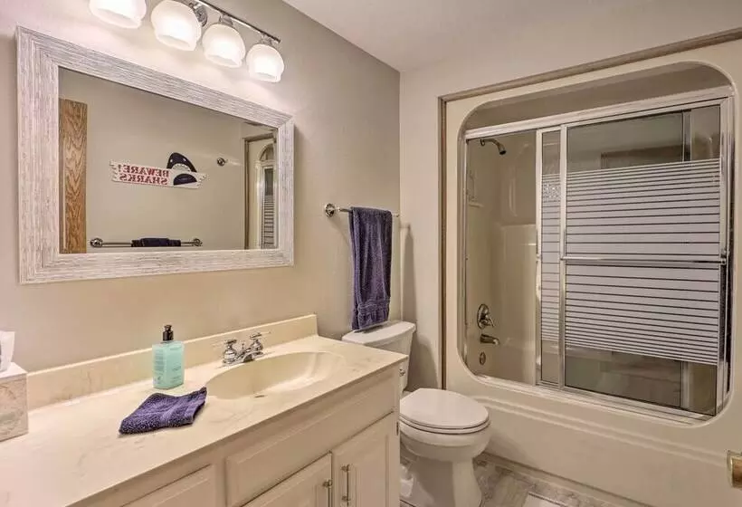 Spacious Beaver Lake Home W/ Stunning Views!